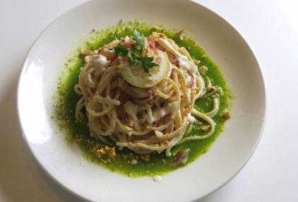 Risultati immagini per Spaghetti pollo e nocciole