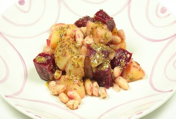 Insalata di patate e barbabietole